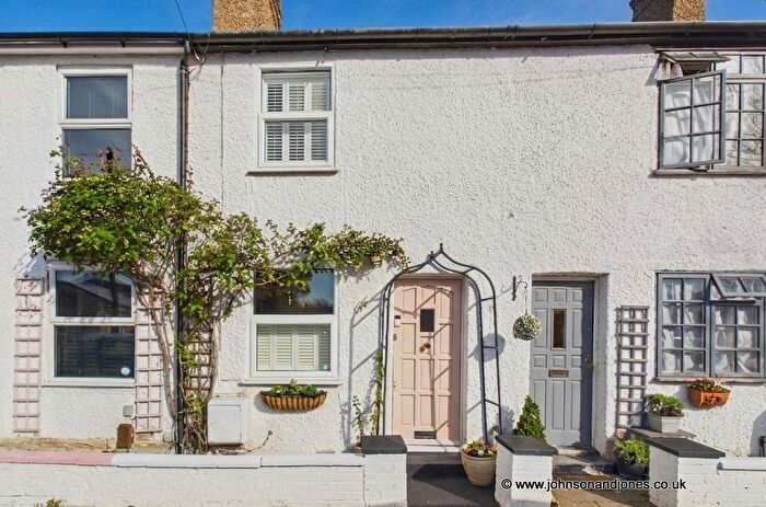2 Bedroom Terraced House For Sale In Grove Road, Chertsey, KT16