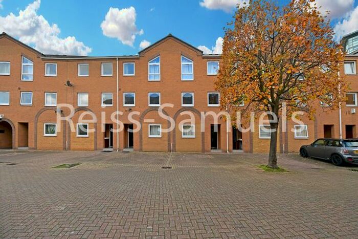 5 Bedroom Town House To Rent In Cyclops Mews., Canary Wharf, E14