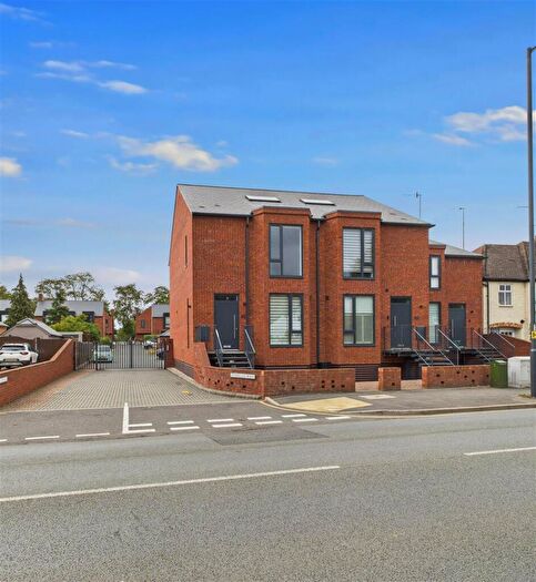 3 Bedroom Town House For Sale In Shipston Road, Stratford-Upon-Avon, CV37