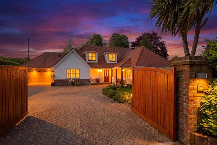 4 Bedroom Chalet For Sale In Charlton Manor, Charlton Marshall, DT11