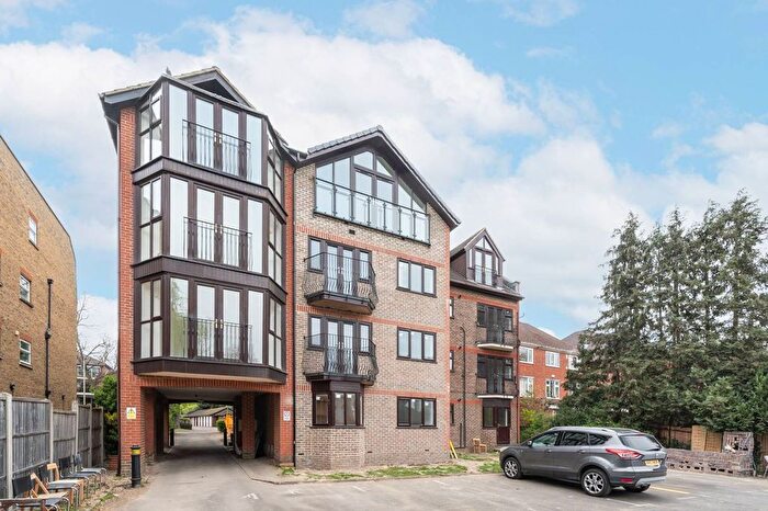 2 Bedroom Flat To Rent In April Court, Beckenham, BR3