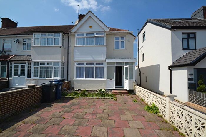 3 Bedroom Semi-Detached House To Rent In Perivale, Greenford, UB6