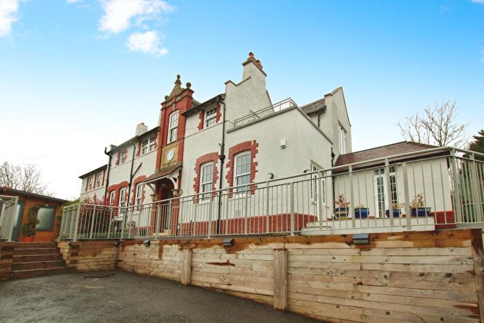 3 Bedroom Flat To Rent In Langley House - Hambrook, BS16