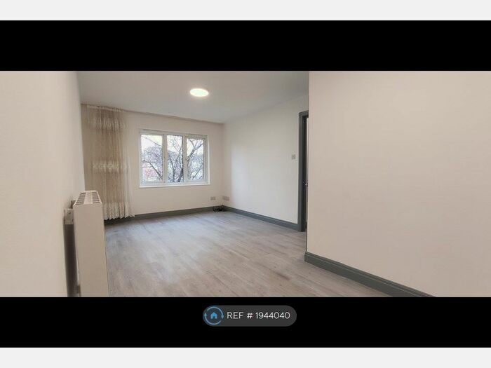 2 Bedroom Flat To Rent In Keswick Court, London, SE13