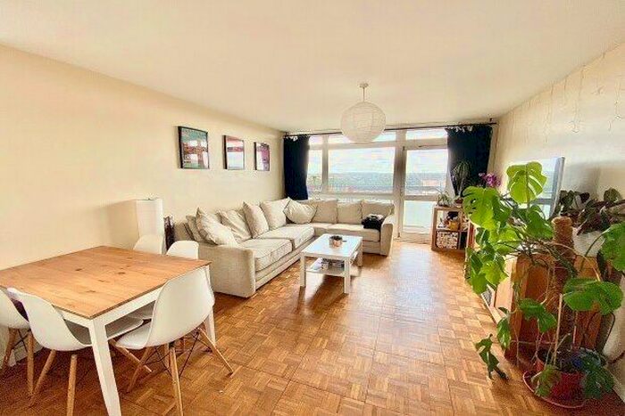3 Bedroom Flat To Rent In Gardner Close, London, E11