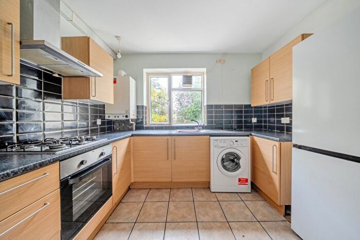 2 Bedroom Flat For Sale In Kingsnympton Park, Kingston Upon Thames, Surrey, KT2