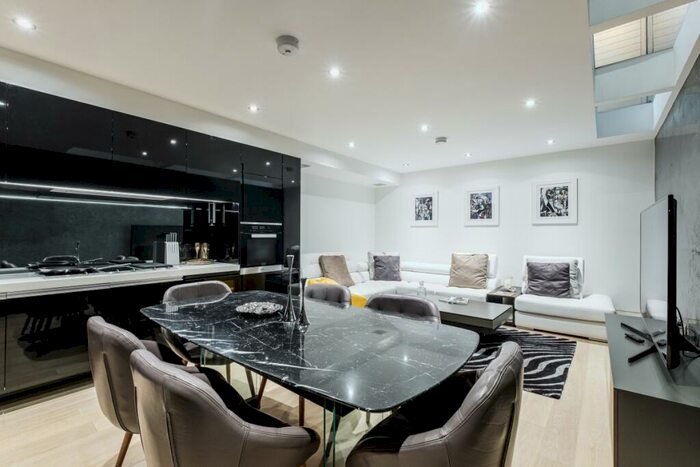 3 Bedroom Semi-Detached House To Rent In Halliford Street London, N1