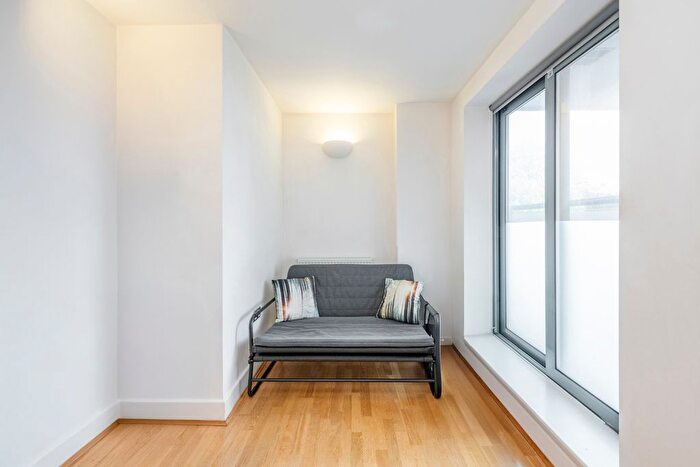 1 Bedroom Flat To Rent In Goswell Road, Angel, EC1V