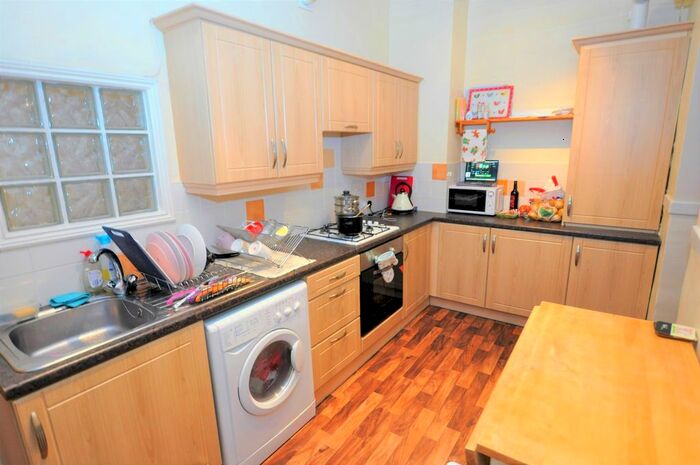 2 Bedroom Flat To Rent In Mayfair Road, Jesmond, Newcastle Upon Tyne, NE2