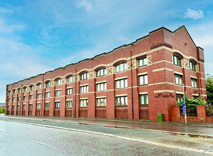 2 Bedroom Flat To Rent In Inchinnan Court, Paisley, Renfrewshire, PA3