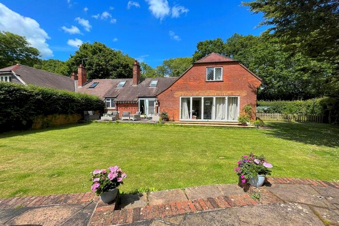 3 Bedroom Semi-Detached House For Sale In Cranborne, SP6