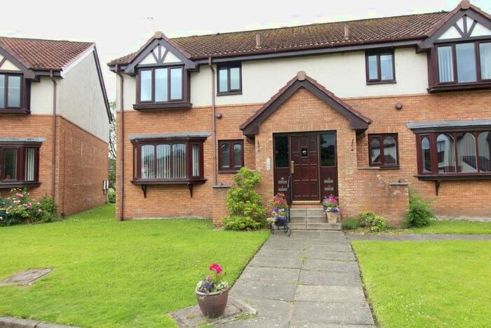 2 Bedroom Flat To Rent In Nursery Lane, Kilmacolm, PA13