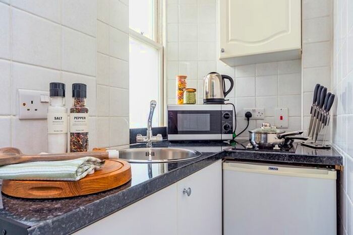 1 Bedroom Flat To Rent In Hill Street, London, W1J