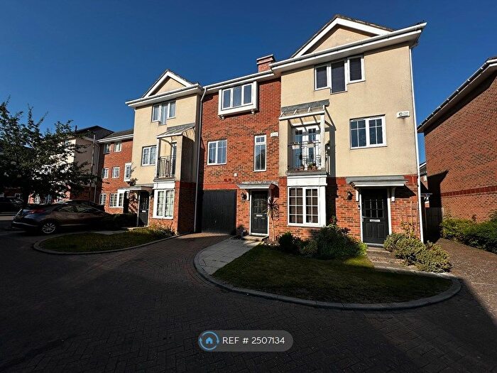 4 Bedroom Terraced House To Rent In Flowers Avenue, Ruislip, HA4