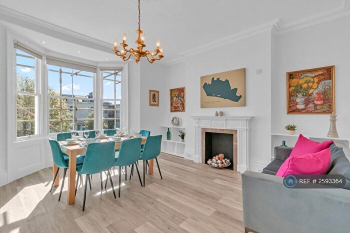 3 Bedroom Flat To Rent In Clarence Square, Brighton, BN1