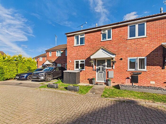 3 Bedroom Terraced House For Sale In Todd Close, The Willows, Aylesbury, HP21
