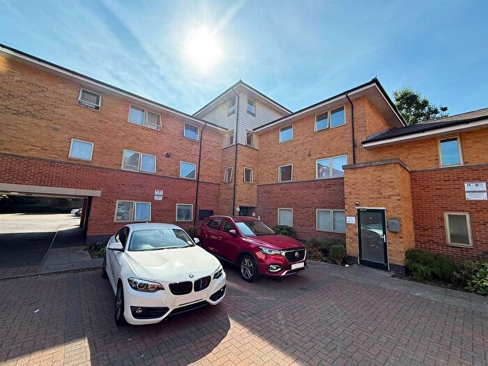2 Bedroom Flat For Sale In Melling Drive, Enfield, EN1