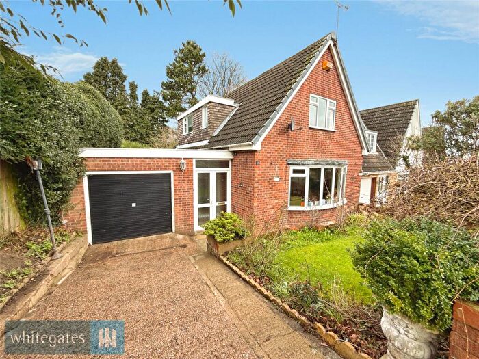 3 Bedroom Detached House For Sale In Bourne Court, Staincross, S75