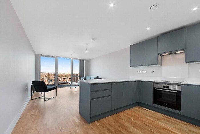 2 Bedroom Flat To Rent In The Oakwood, Colina Road, London, N15