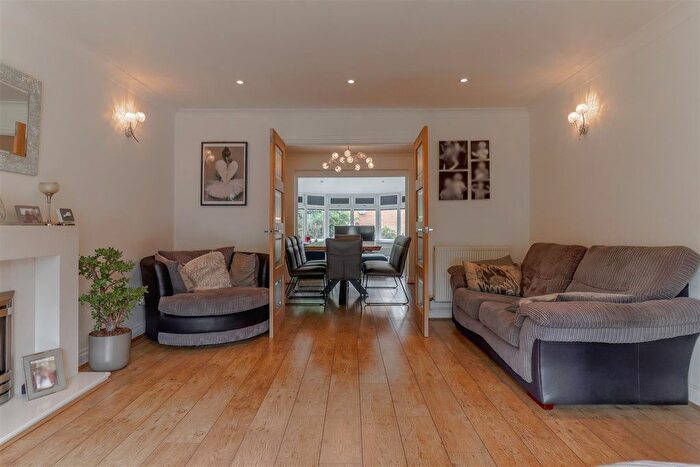 4 Bedroom Detached House For Sale In Coopers Walk, Bubbenhall, CV8