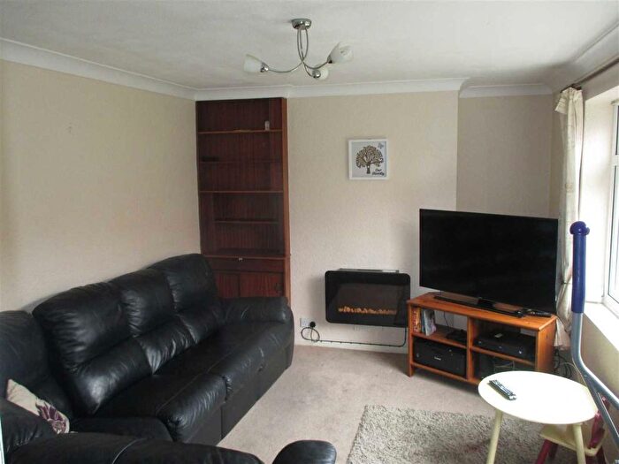 3 Bedroom Semi-Detached House To Rent In Chewton Street, Eastwood, Nottingham, NG16