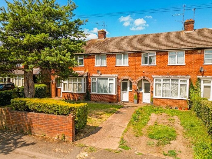 3 Bedroom Terraced House For Sale In Bicester Road, Aylesbury, HP19
