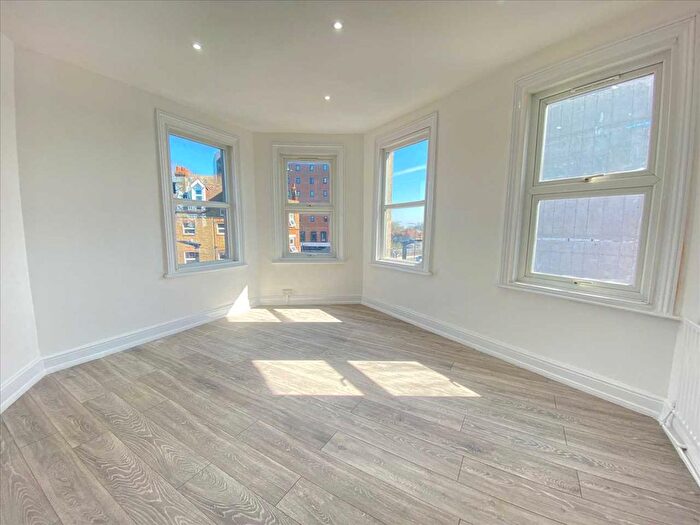 2 Bedroom Flat To Rent In Manor Road, London, West Ealing, W13