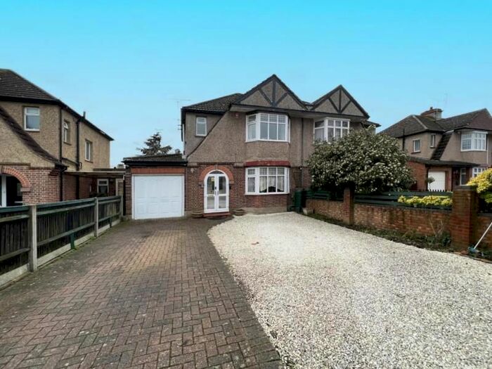 4 Bedroom Semi-Detached House To Rent In Kingston Road, Staines, TW18