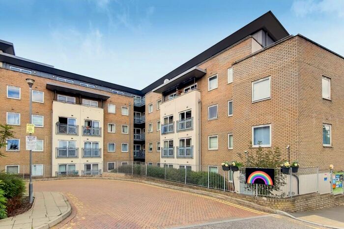 2 Bedroom Flat To Rent In Alder Court, Cline Road, N11
