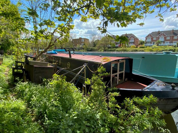 1 Bedroom House Boat For Sale In Ash Island, East Molesey, Surrey, KT8