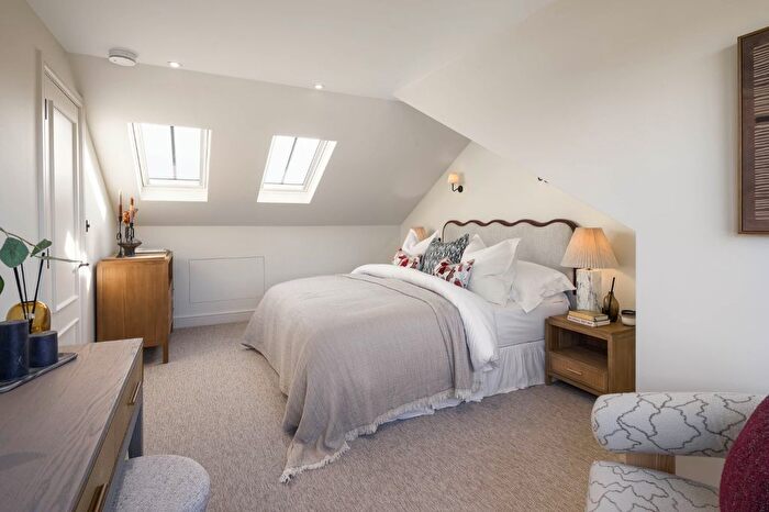 3 Bedroom Flat For Sale In Cambridge Gardens, North Kensington, W10