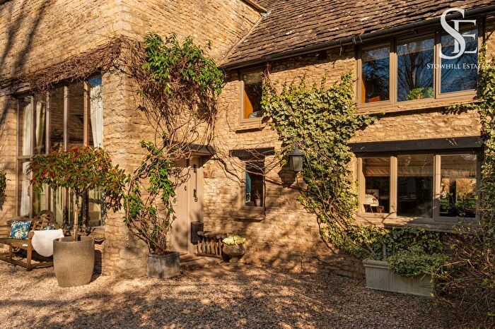 4 Bedroom Semi-Detached House For Sale In Alvescot, Bampton, OX18