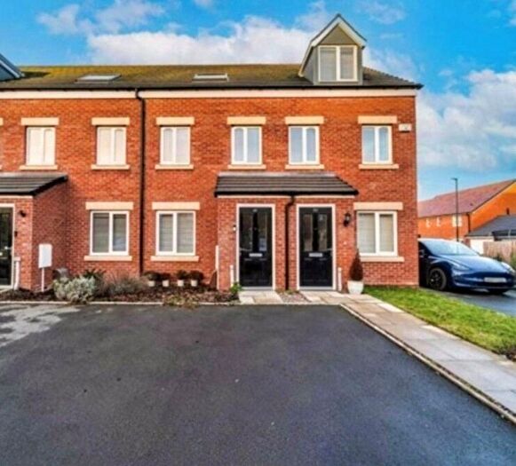 3 Bedroom Detached House For Sale In Arkell Way, Birmingham, West Midlands, B29