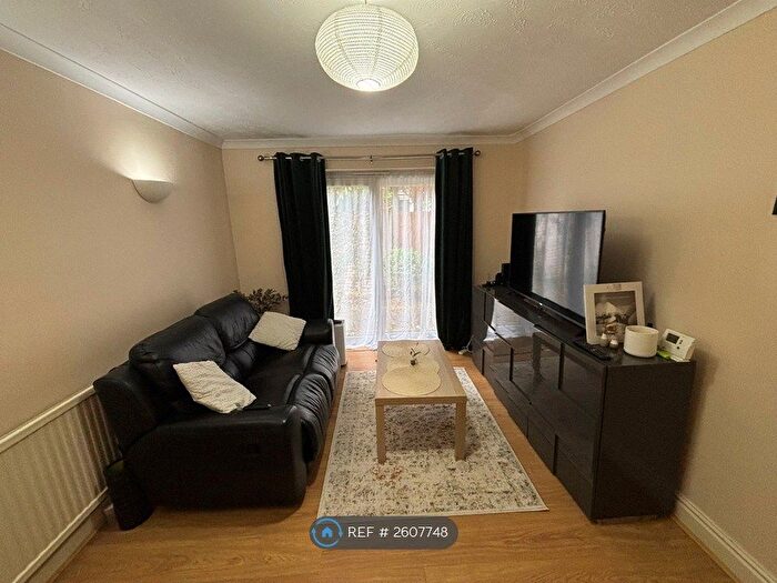 1 Bedroom Flat To Rent In Holme Place, Hemel Hempstead, HP2