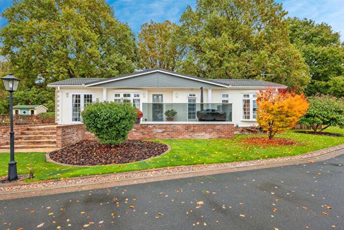 3 Bedroom Mobile/park Home For Sale In Woodlands Park, Haveringland, Norwich, NR10