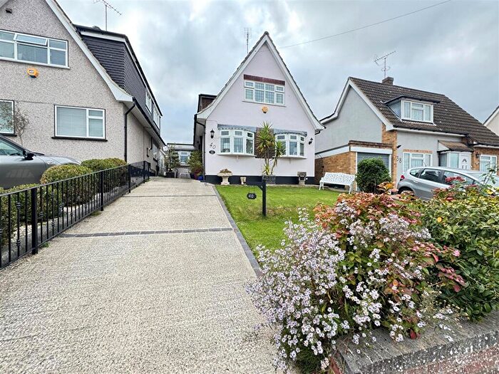 3 Bedroom Detached House For Sale In High Mead, Rayleigh, SS6