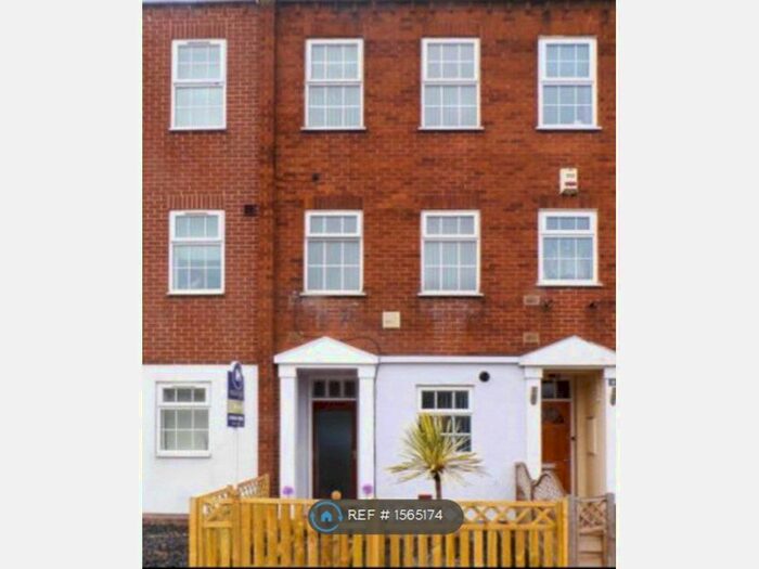 2 Bedroom Terraced House To Rent In Wentworth St., Wakefield, WF1