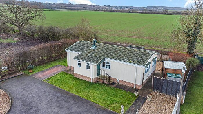 2 Bedroom Mobile/park Home For Sale In Woodland Drive, Wilstead, Bedford, MK45