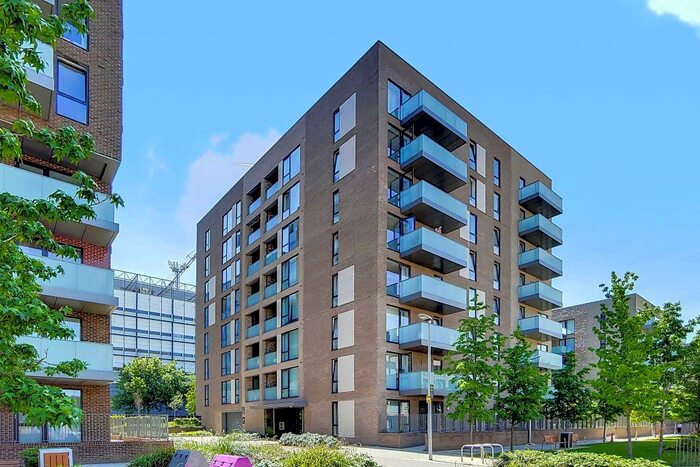 Studio To Rent In Sailors House, Deauville Close, E14