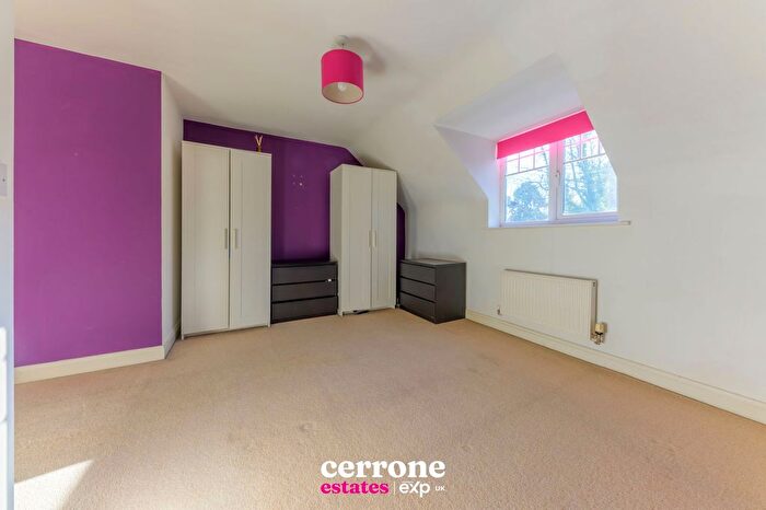 3 Bedroom End Of Terrace House For Sale In Hedgerow Close, Greenlands, Redditch, B98