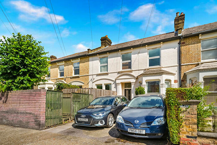 3 Bedroom Apartment For Sale In Hampton Road, Forest Gate, Newham, London, E7