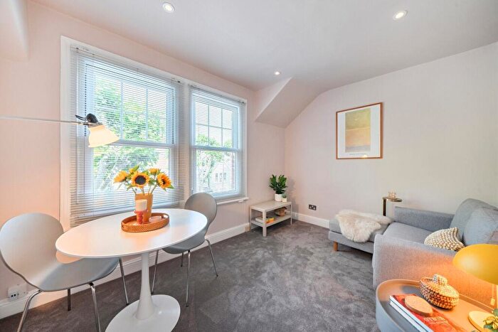 1 Bedroom Flat For Sale In Cavendish Road, Clapham South, London, SW12