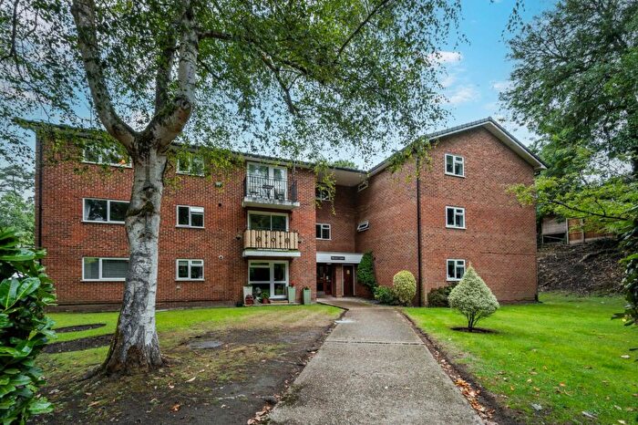 3 Bedroom Apartment For Sale In Milton Road, Wokingham, RG40
