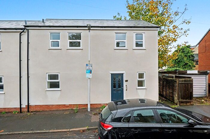 2 Bedroom Semi Detached House For Sale In Fox Street, Gillingham, ME7