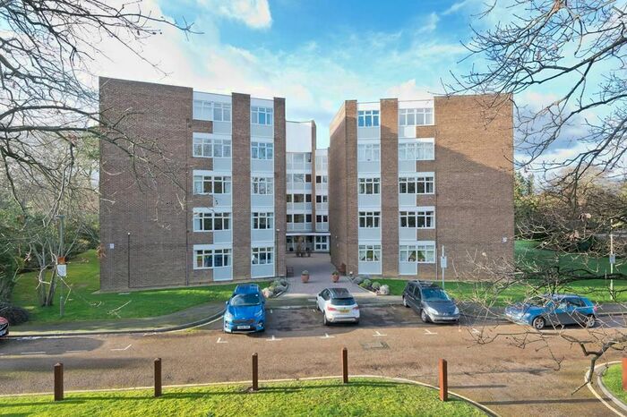 3 Bedroom Flat To Rent In Chilton Court, Station Avenue, KT12