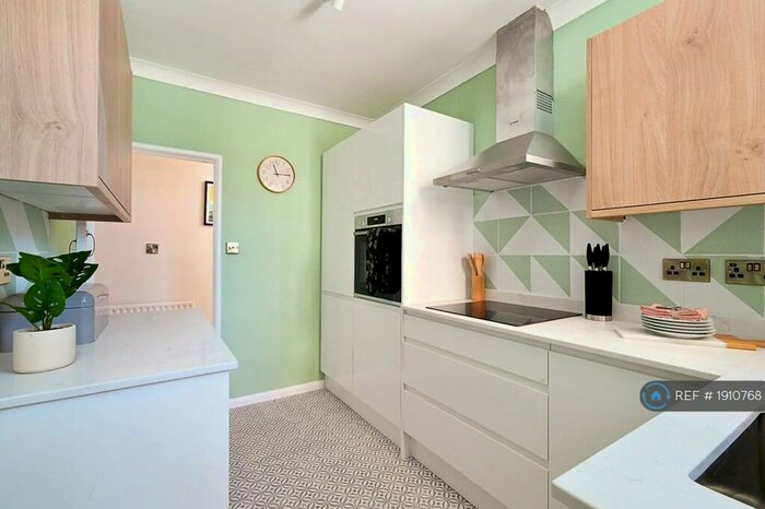 2 Bedroom Flat To Rent In Beaconsfield Villas, Brighton, BN1