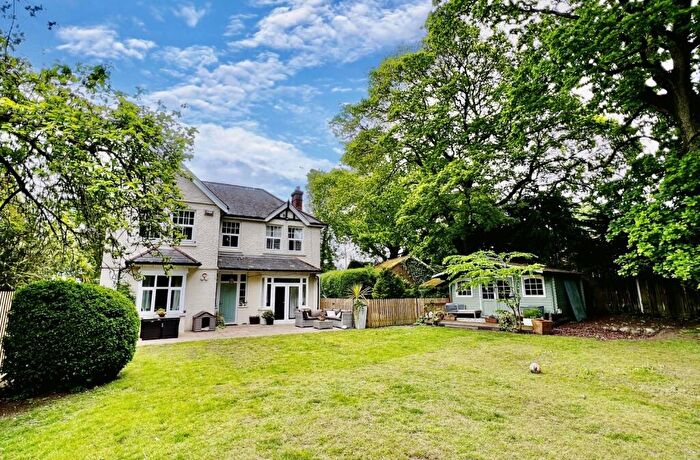 4 Bedroom Detached House For Sale In Fir Tree Hill, SP6