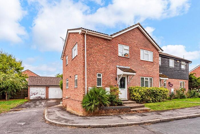 4 Bedroom Semi-Detached House For Sale In Larcombe Road, Petersfield, Hampshire, GU32