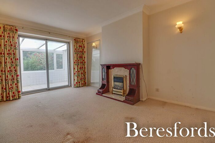 2 Bedroom Bungalow For Sale In Arnolds Close, Hutton, CM13
