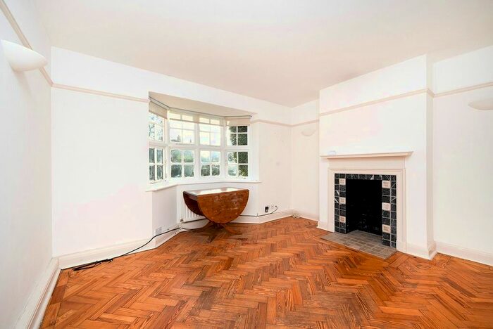 1 Bedroom Flat To Rent In Hill Top, Hampstead Garden Suburb, NW11
